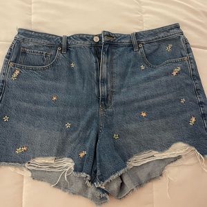Women’s American Eagle mom short